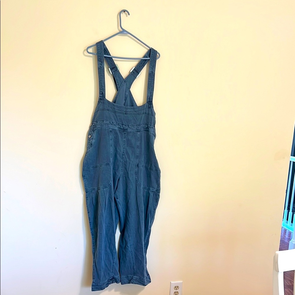 Free people Felix taper Women's Blue Denim Overalls buckle size M Like new - Picture 4 of 15